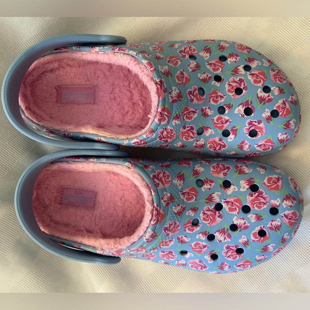 CROCS- Baby Blue with Pink Flowers & Fur Lined- Size J3